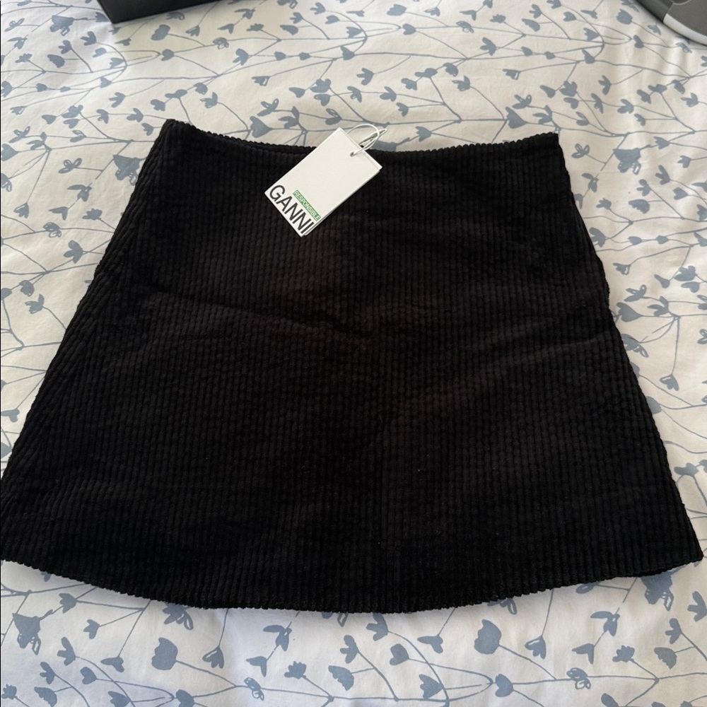 Ganni Elegant Black Corduroy Skirt